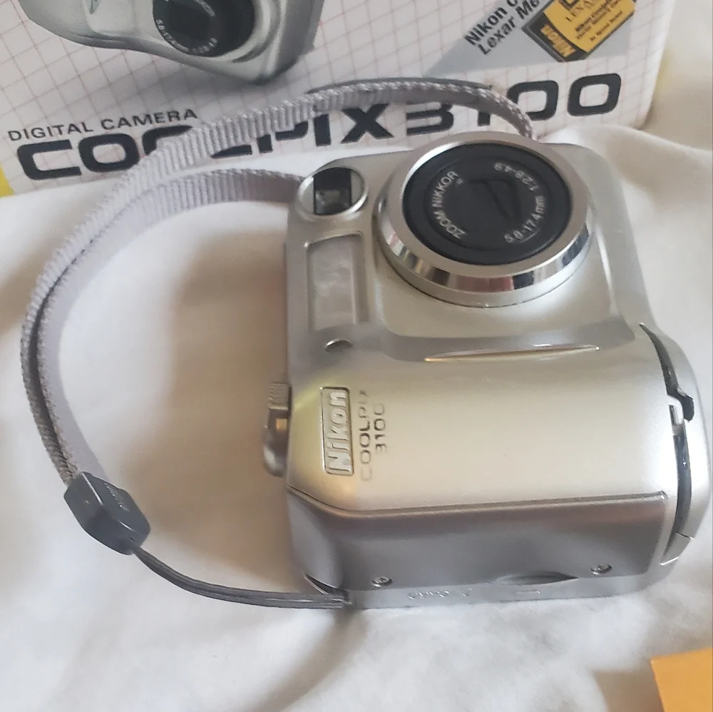 Nikon COOLPIX 3100 Silver Digital Camera 3.2M Pixels Box Original Manuals CD's
